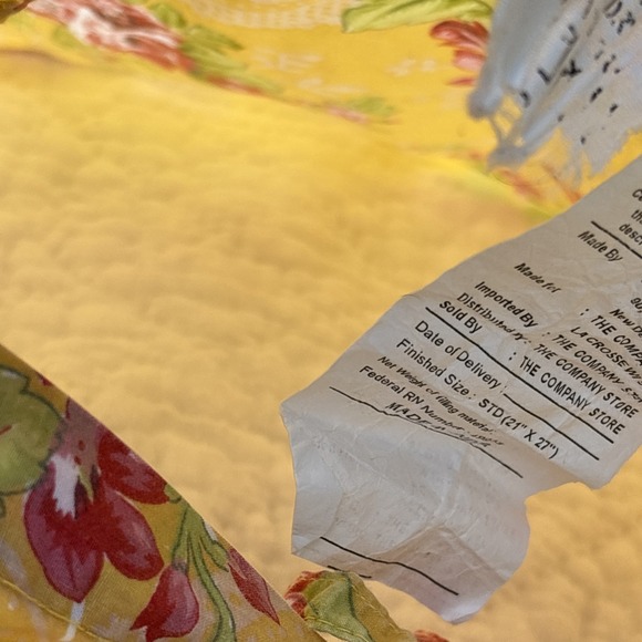 The‎ Company Store 2 Standard Pillow Shams Quilted Flowers Floral Patchwork - Picture 10 of 16